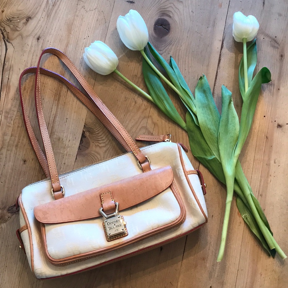 🍀 Dooney & Bourne small shoulder bag 🍀